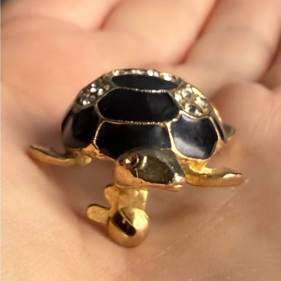 🐢 Vintage Gold Tone and Black Enamel Rhinestone Turtle Brooch Pin - Picture 5 of 14